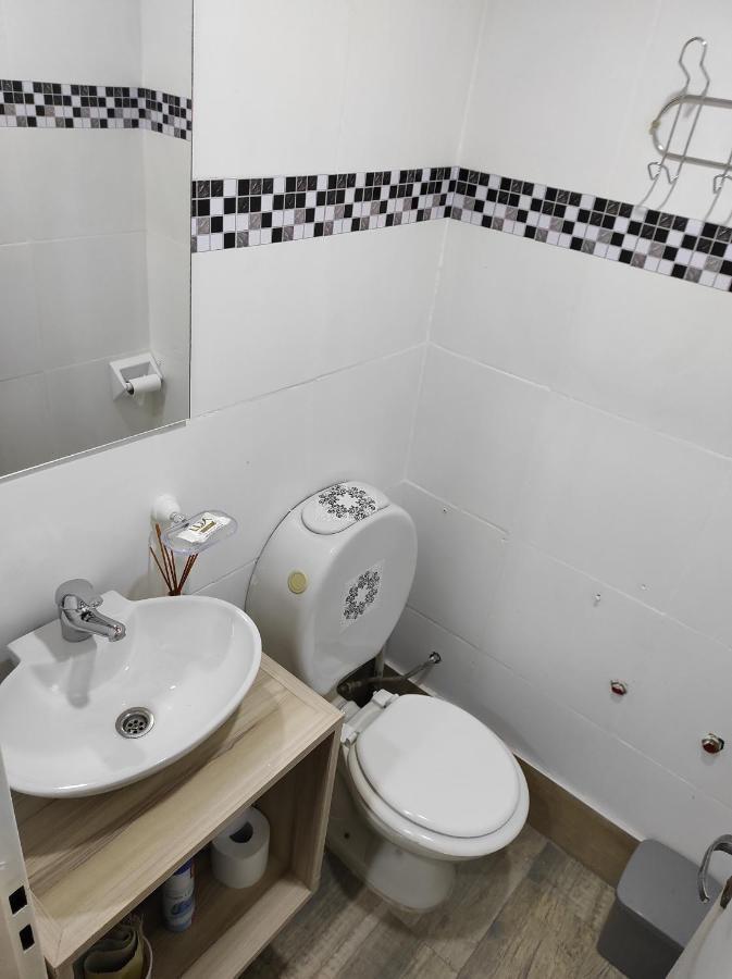 Ezeiza 1 Nuestro Lugar A 15 Minutos Del Aeropuerto Tranfer Opcional Desde Y Al Aeropuerto De Ezeiza Las 24 Horas Pet Friendly 외부 사진